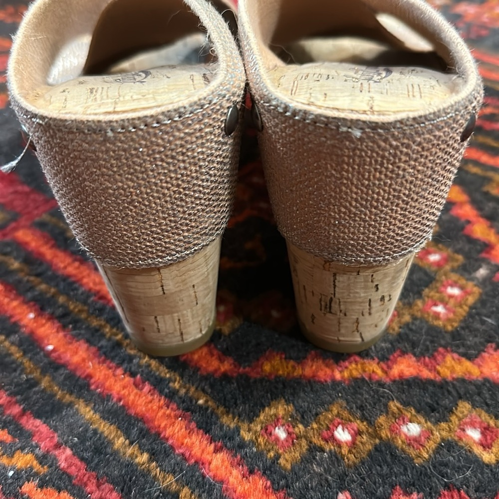 EUC Lucky Brand Stylish Women's Silver/Peach Sandals 9 - Picture 6 of 7